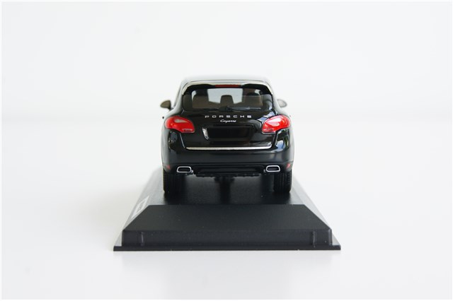 Porsche Cayenne Platinum, 1:43