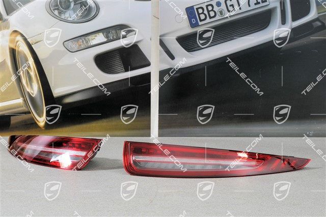 Lampy tylne czarno-czerwone, komplet (L+R)