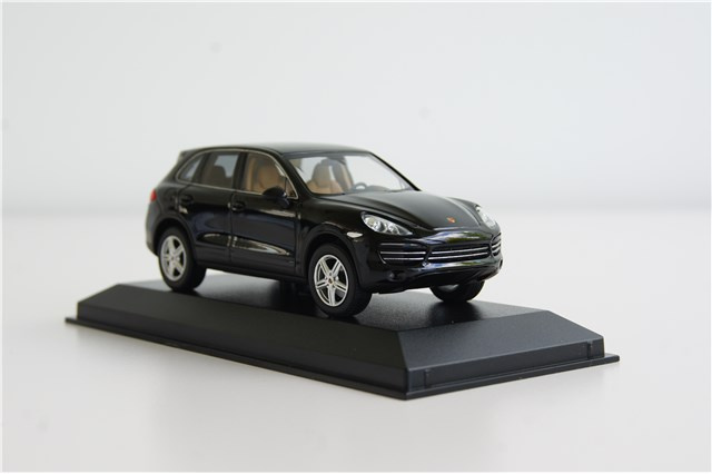 Porsche Cayenne Platinum, 1:43
