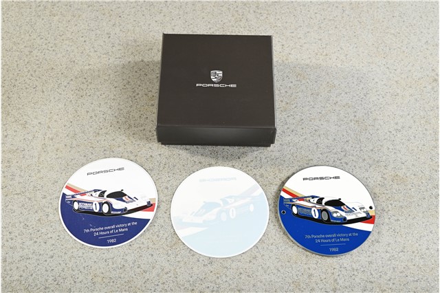 Plakietka na kratkę – Racing – Ltd.