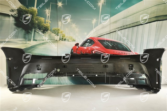 Zderzak tylny z otworami na czujniki parkowania