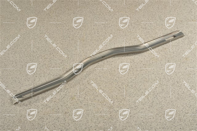 Midsection between rear silencers