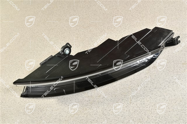 Rear light, R