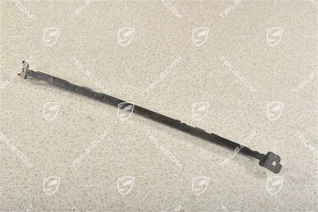 Front bumper reinforcement disc / trim, R