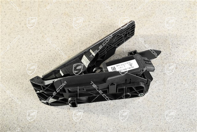 Pedał gazu, skrzynia biegów manualna