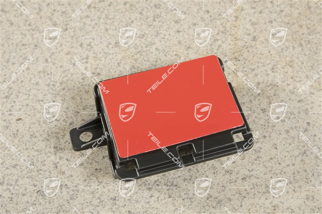 Uchwyt do samochodów ze sterowaniem czujnikiem otwierania pokrywy tylnej