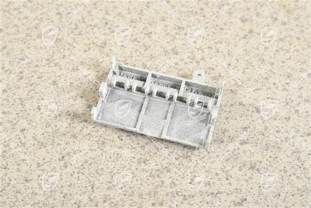 Plug / socket connector