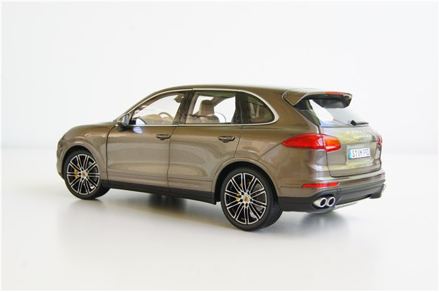 Modellauto Porsche Cayenne Turbo S (958) Facelift 2015 umbra metallic, Maßstab 1:18