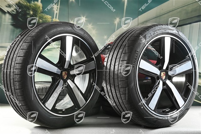 22" Koła letnie, komplet, Cayenne Exclusive Design Sport, felgi 10J x 22 ET48 +11,5J x 22 ET61 + opony letnie Pirelli 285/40 R22 + 315/35 R22, czarny wysoki połysk, z nowego samochodu - około 30km, DOT/rok prod. 2025