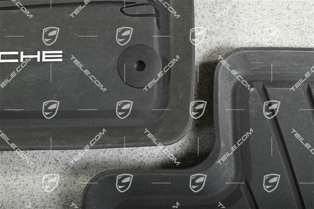FLOOR MAT