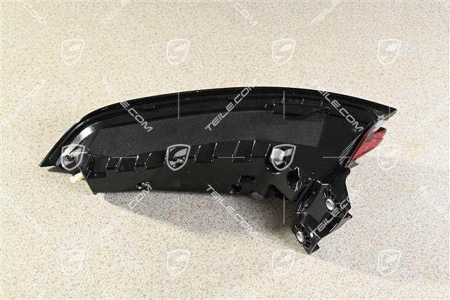 Coupe, Tail light, L