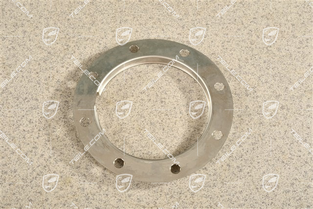 Transmission case retaining ring