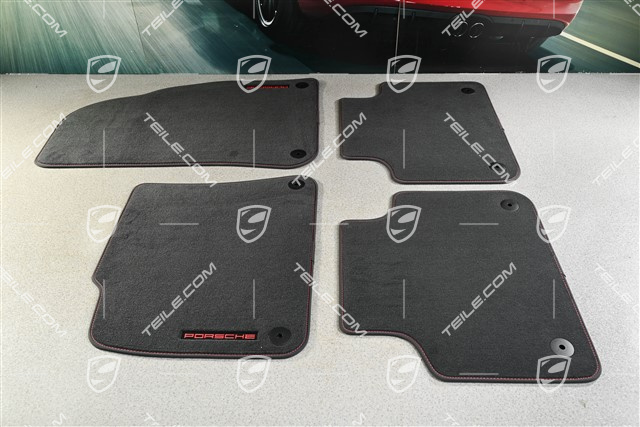 Dywaniki podłogowe, welurowe, zestaw przód + tył, czarne z haftowanym czerwonym przeszyciem