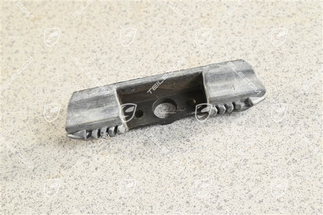 Housing for cotter pin, L