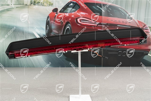 Dodatkowe światło STOP, przyciemniane szyby, Coupé