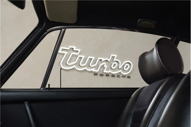 Porsche Turbo illuminated lettering, LED, light colour: 4,000 Kelvin, size 98.9 x 25 cm, limited to 911 pieces