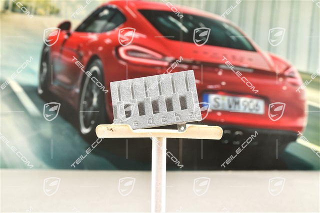 Plug / socket connector