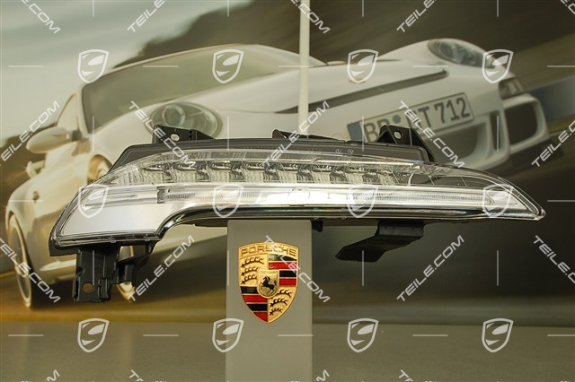 Additional headlight, R