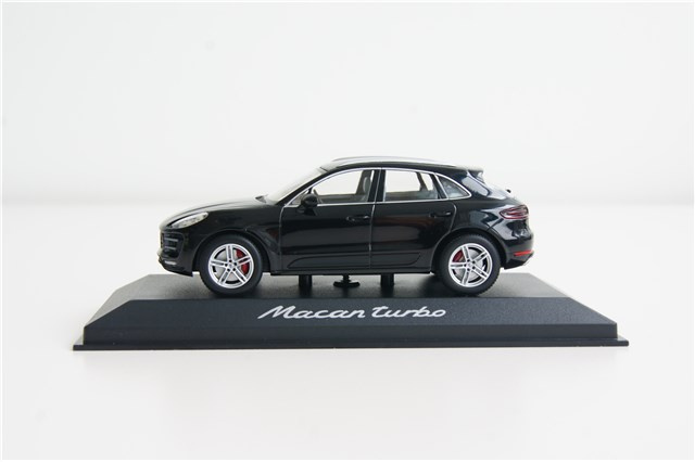 Model Porsche Macan Turbo, 1:43