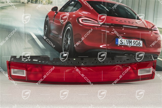 Heckblende mit Rückstrahler, Rückfahrleuchte ohne Nebelschlussleuchte