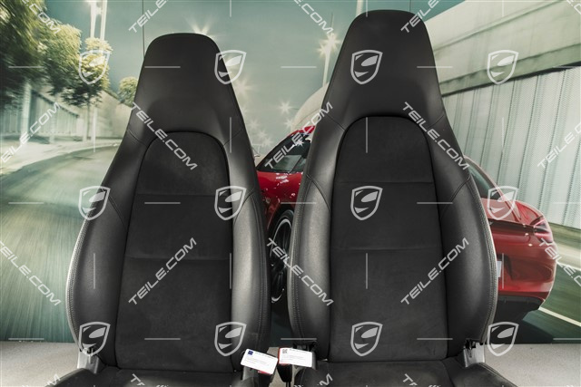 Sitze, manual/elektrisch einstellbar, Kunstleder/Alcantara, in Schwarz, L+R