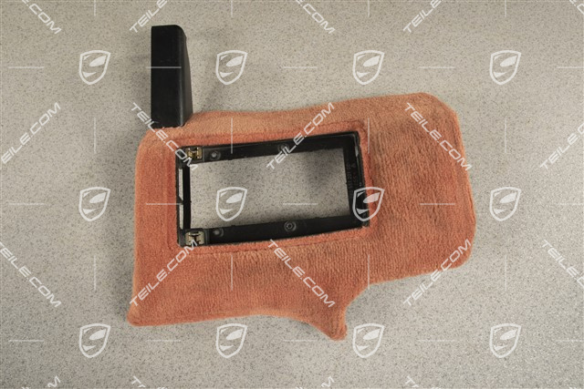 Tapicerka osłona puszki bezpieczników, Dywan w kolorze czerwonym