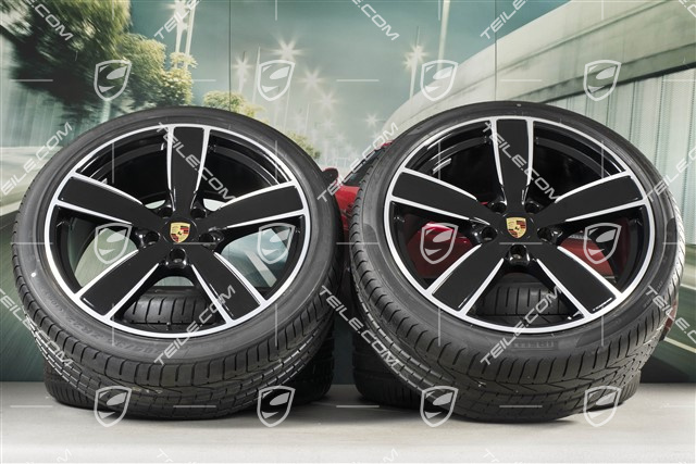 22-inch summer wheel set Sport Classic, rims 10J x 22 ET48 + 11,5J x 22 ET61 + Pirelli summer tyres 285/35 ZR22 + 315/30 ZR22, black high gloss, with TPM