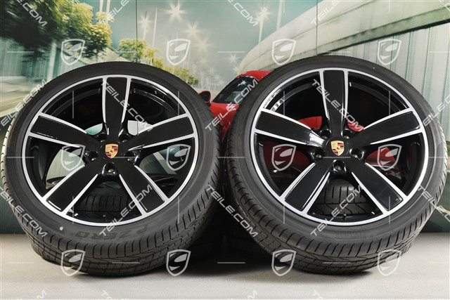 22" Sommerräder Satz Sport Classic, Felgen 10J x 22 ET48 + 11,5J x 22 ET61 + Pirelli Sommerreifen 285/35 ZR22 + 315/30 ZR22, Schwarz Hochglanz, mit RDK-Sensoren