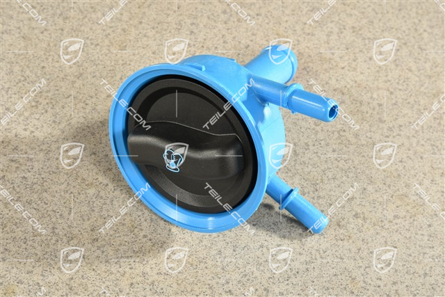 Coolant filler neck with cap