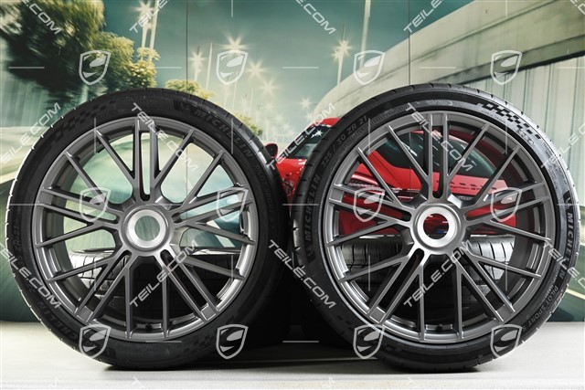 21" Panamera Turbo S Sommerräder Satz, mit Zentralverschluss, Felgen 9,5J x 21 ET71 + 11,5J x 21 ET69 + NEUE Michelin Pilot Sport S5 Sommerreifen 275/35 R21 + 325/30 R21, dark silver