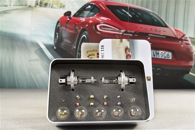 Pudełko z zapasowymi żarówkami i bezpiecznikami, 12 Volt, do Porsche 911 F-model 1965-1971