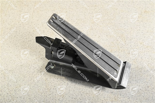 Pedał gazu, skrzynia biegów manualna