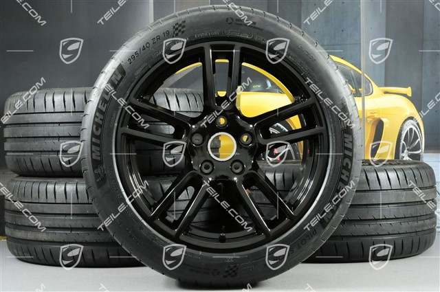19" Sommerräder Satz "Panamera", Felgen 9J x 19 ET64 + 10,5 J x 19 ET62 + Michelin Sport 4 Sommerreifen 265/45 R19 + 295/40 R19, in Schwarz