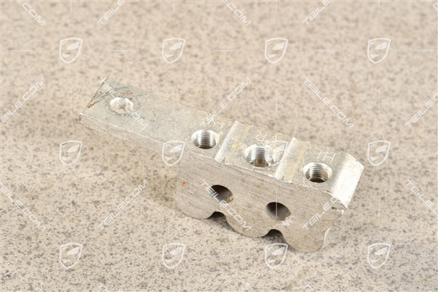 Intermediate piece brake line connector