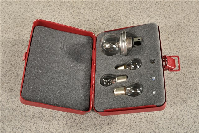 Pudełko z zapasowymi żarówkami i bezpiecznikami / 12V, do Porsche 911 model F od 1965 do 1968 r.
