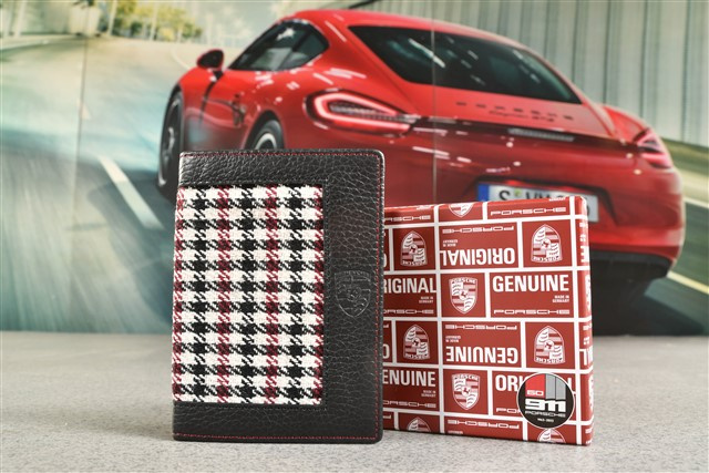 "60Y 911" Vehicle registration case "60 Years of 911", in a houndstooth pattern, with an embossed Porsche Crest