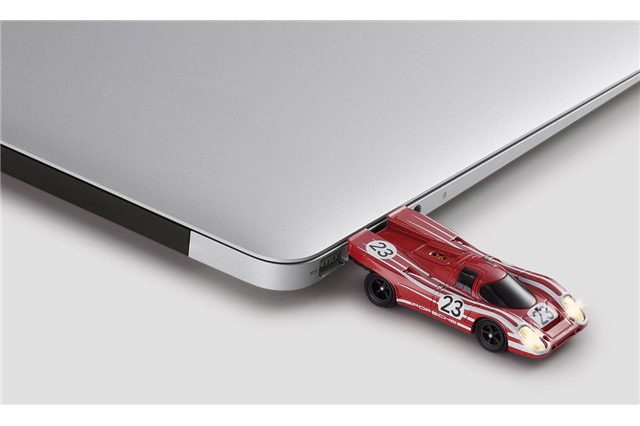 917 Salzburg karta pamięci USB 8 GB - Racing Collection, skala 1:64