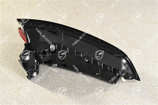 Tail light, Coupé, R