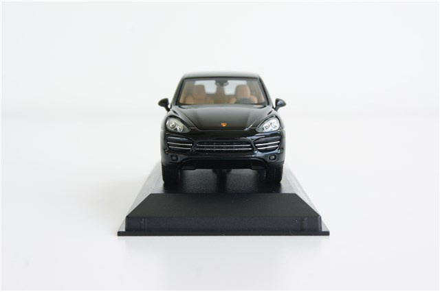 Porsche Cayenne Platinum, 1:43
