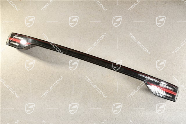 Heckleuchte Abschlussblende / Heckblende mitte, Schriftzug in Schwarz