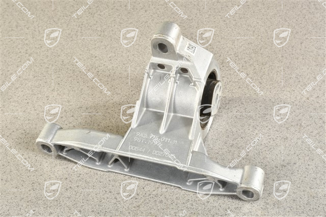 Engine mounting / support bracket