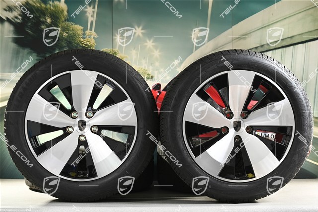 20" Macan Winterräder Satz, Felgen 7,5J x 20 ET32 + 10J x 20 ET49 + Goodyear Winterreifen 235/55 R20 + 285/45 R20, in Schwarz Hochglanz, Laufleistung ca. 30km