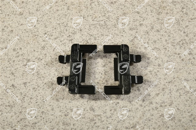 Retaining clip for license plate light