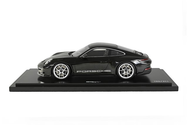 911 S/T 992, black, black, edycja limitowana / 911 szt., skala 1:18