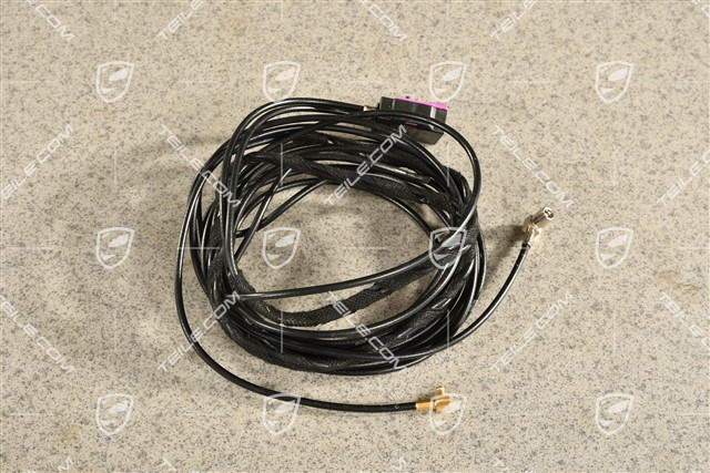 Connection cable between aerial amplifier and control unit, L