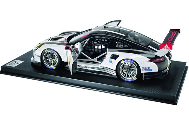 911 RSR 2016 1:8 - edycja limitowana
