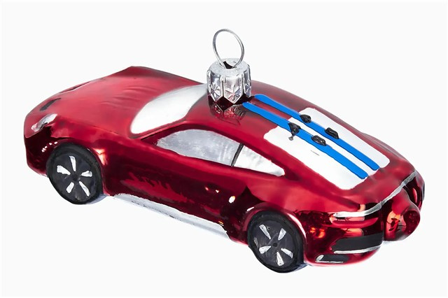 Weihnachtsbaumschmuck / Christbaumkugel Collector's Edition No. 6 – Christmas / Weihnachten, Porsche 911 Dakar mit Skiern, rot
