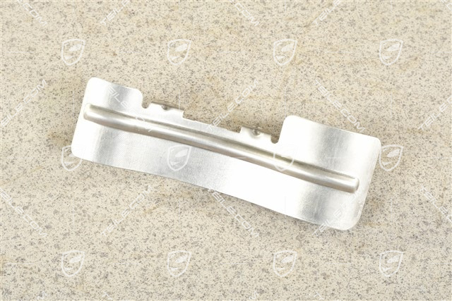 Heat protection for engine lower suspension mounting bracket, V8