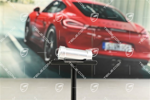 Spacer sleeve for engine mount / intermediate flange