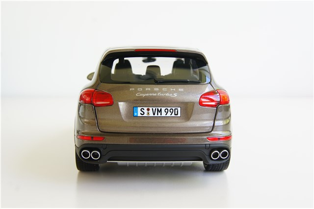 Modellauto Porsche Cayenne Turbo S (958) Facelift 2015 umbra metallic, Maßstab 1:18